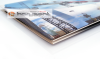 Kalendarz trójdzielny SKYLINE, z wypukłą główką foliowaną błysk, całość 820 x 320 mm, główka - kreda mat 300 g, podkład - karton 300 g - 400 szt.